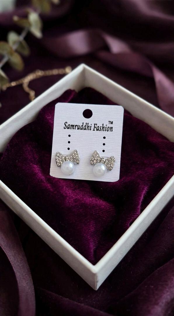 Cute Bow & Pearl Studs
