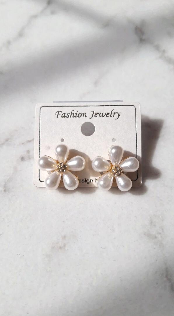 Pearl Flower Stud Earrings