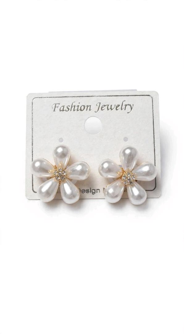 Pearl Flower Stud Earrings