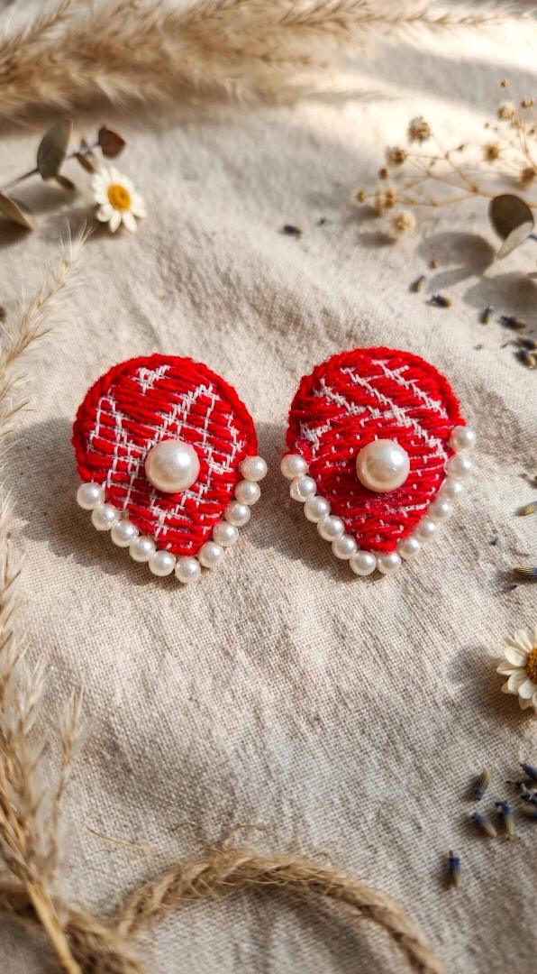 Red Gamosa Pearl Fabric Stud Earrings