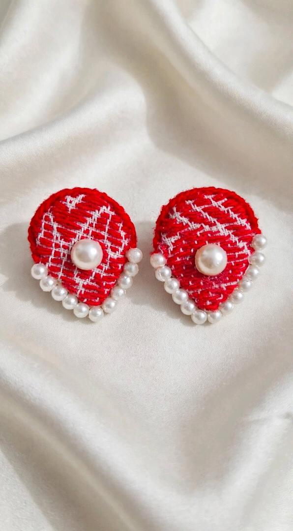 Red Gamosa Pearl Fabric Stud Earrings