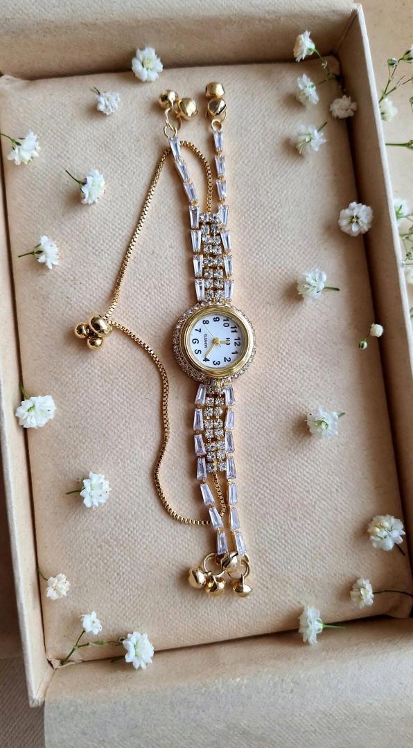 Women's Luxury Crystal Bracelet Watch - Gold Adjustable Chain Watch with Diamond Dial - Fashion Jewellery Watch for Girls